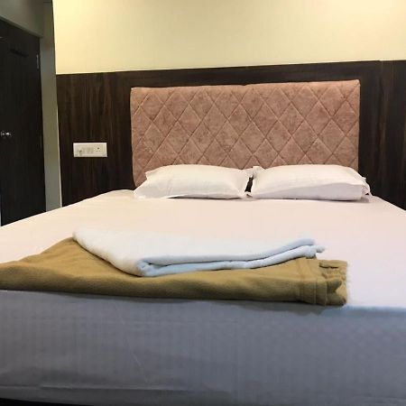 Taloja Midc Hotel Taloje Budrukh Екстериор снимка