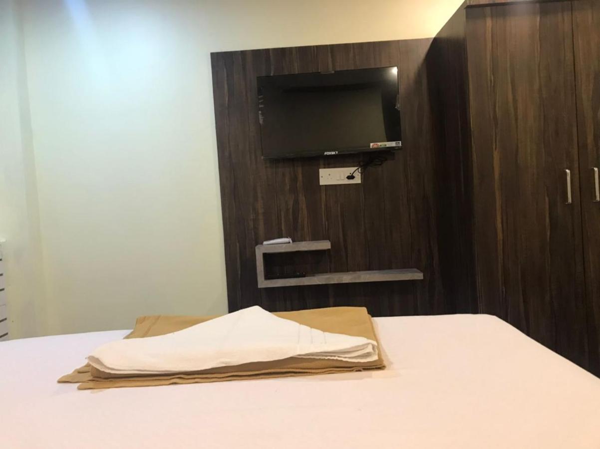 Taloja Midc Hotel Taloje Budrukh Екстериор снимка