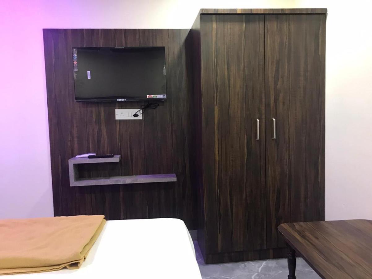 Taloja Midc Hotel Taloje Budrukh Екстериор снимка