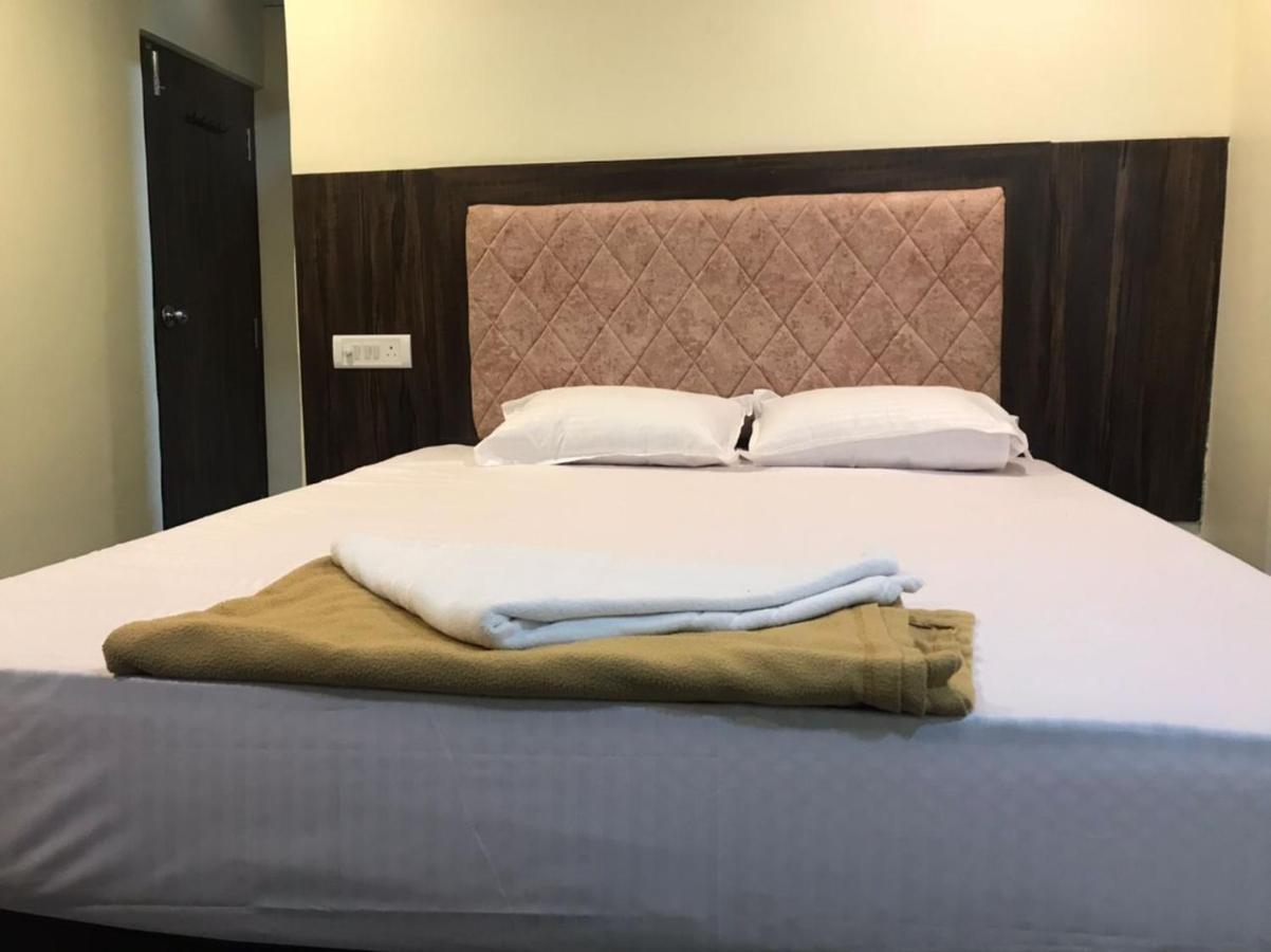 Taloja Midc Hotel Taloje Budrukh Екстериор снимка
